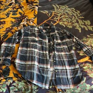 Like new Black and White Plaid Button-Up Shirt